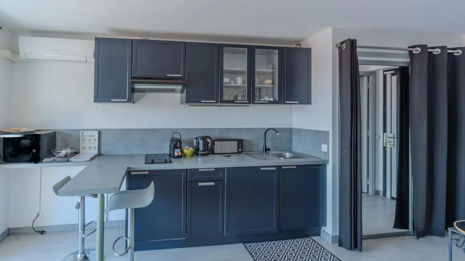 Apartment Le Mimosas - Studio Cannes Centre - Vue Mer Terrasse Wifi Climatisation