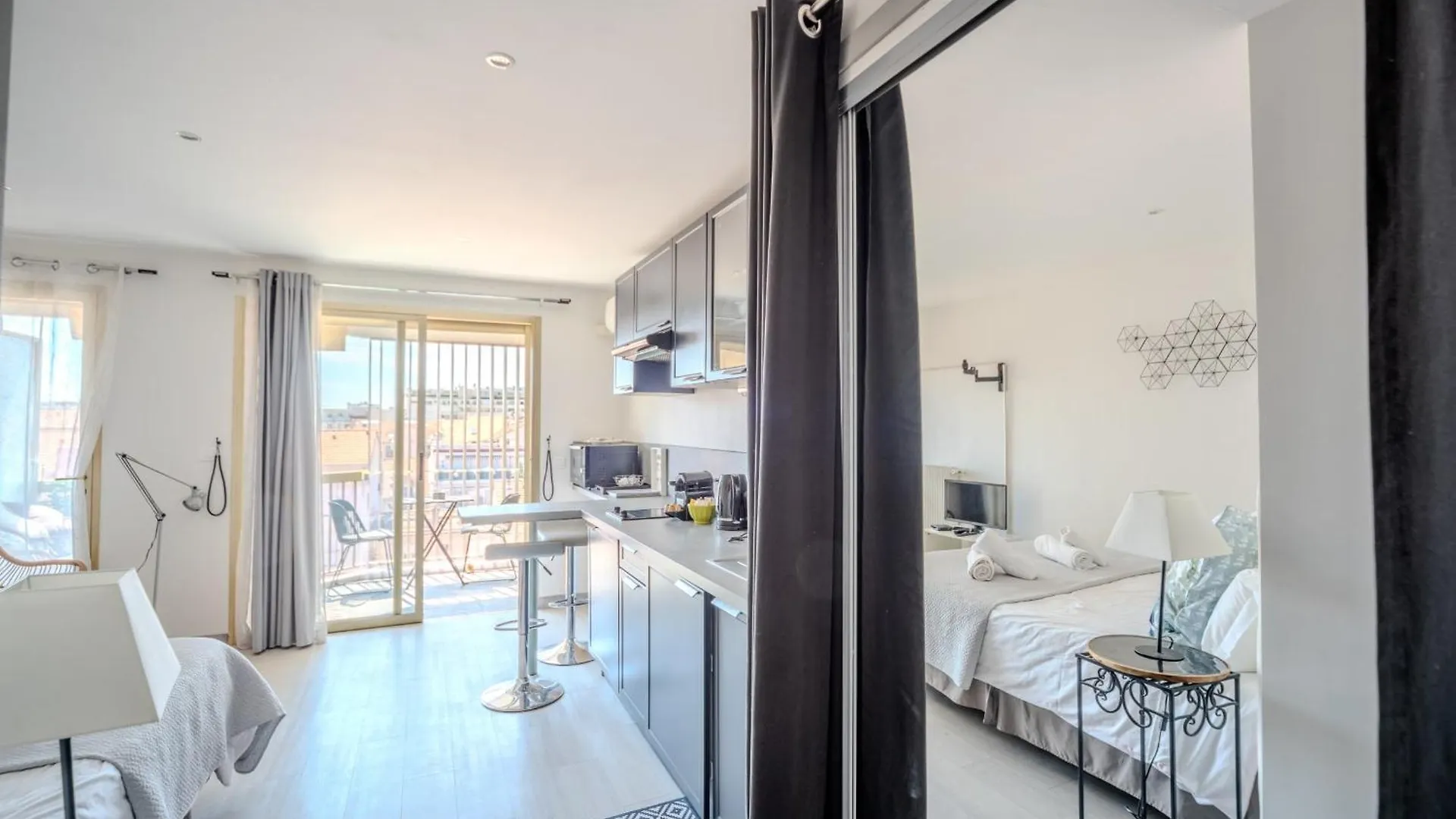 Apartment Le Mimosas - Studio Cannes Centre - Vue Mer Terrasse Wifi Climatisation